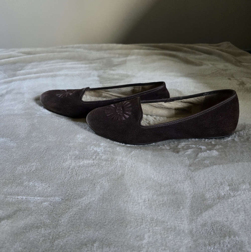 EUC UGG Alloway flats